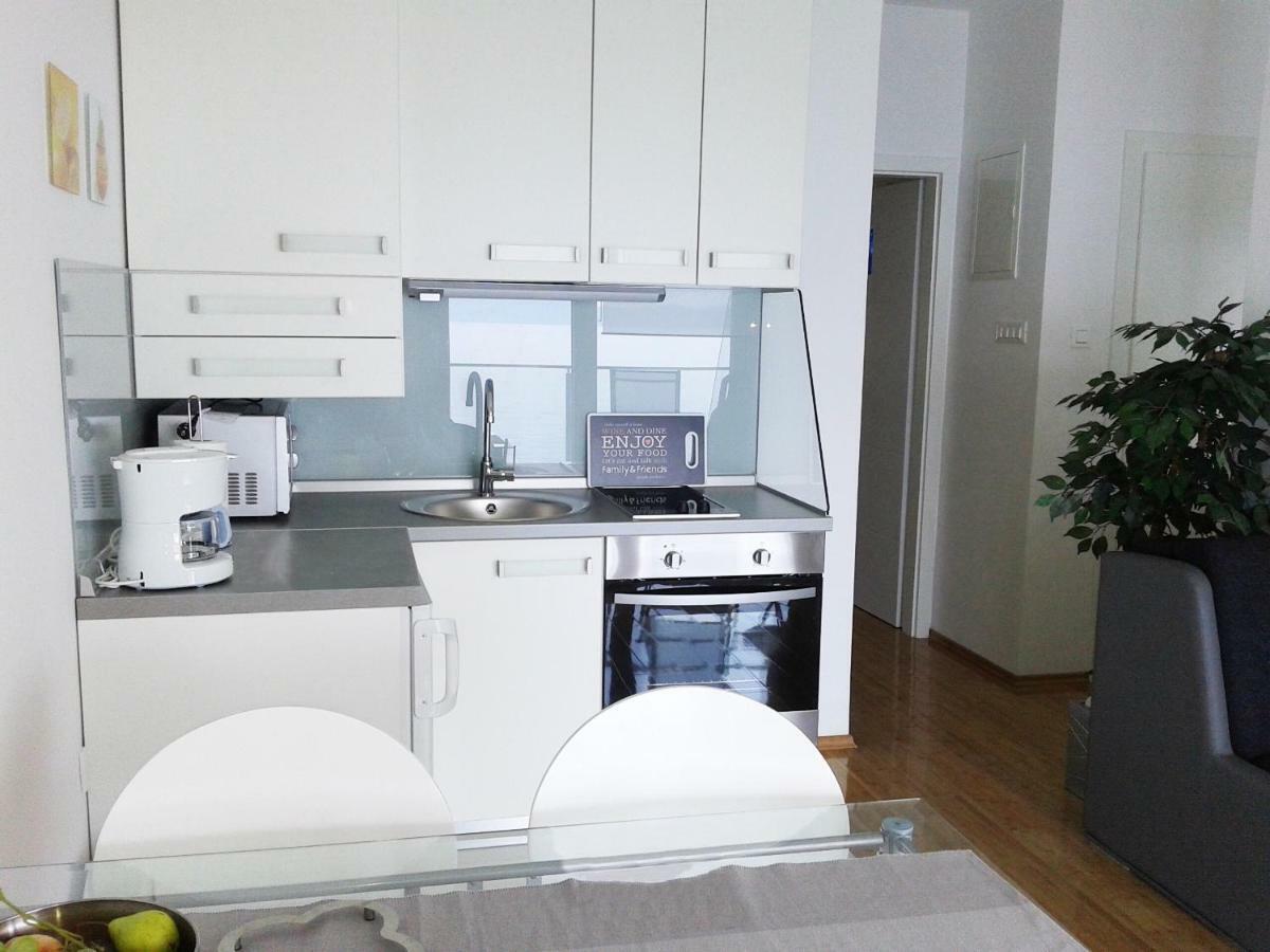 Apartment Sol - 5M From The Sea Drasnice Εξωτερικό φωτογραφία